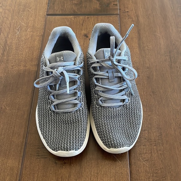 Under armor training shoes - Picture 4 of 6